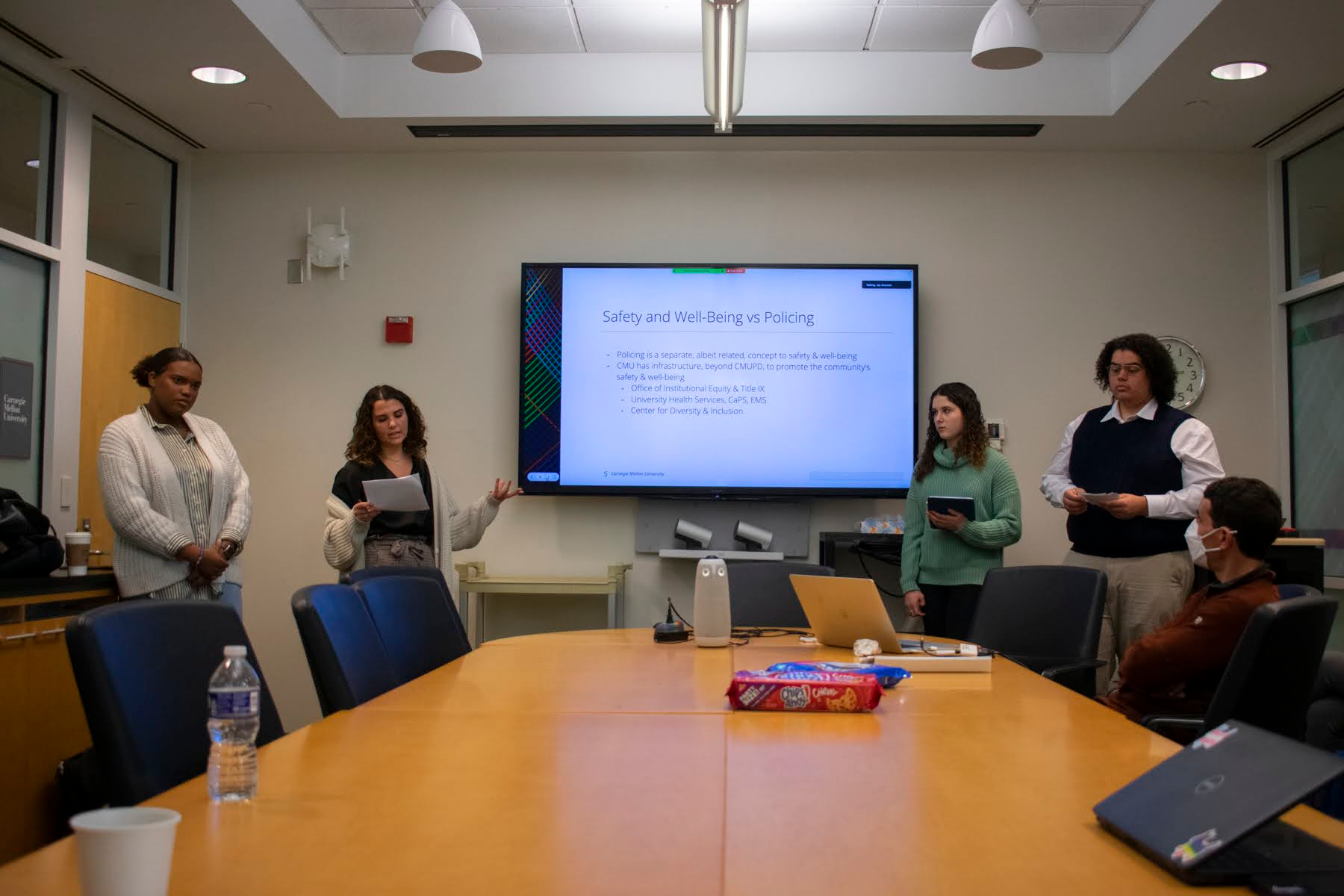 Ananiah Pettis, Isabel Brum, Emilia Schwallie and Alastair McMillan present their capstone